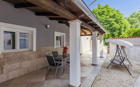 Ondina: Sol, Sol, Plafond, Domicile, Ombre, Mobilier De Jardin, Porche, Chaise, Structure En Plein Air, Tuile