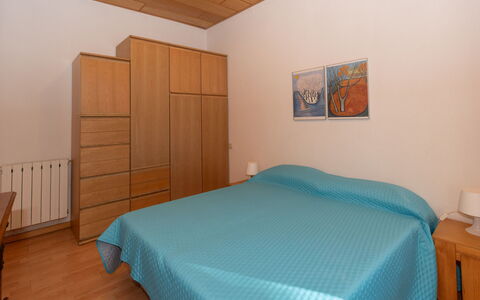 Endine: Sol, Chambre, Sol, Lit, Bois, Meubles, Design Intérieur, Drap De Lit, Pièce, Literie