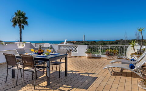 Sol Beach View Terrace: Meubles, Chaise, Table Cuisine Et Salle A Manger, Balcon, Recours, Ombre, Eco Hôtel, Mobilier De Jardin, Plante D'Appartement