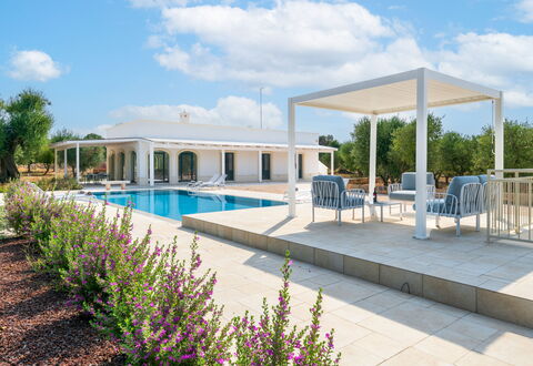Villa Prestige: Piscine, Ombre, Mobilier De Jardin, Composite, Structure En Plein Air, Jardin, Biens, Chaise, Recours, Aménagement Paysager