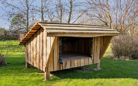Bernadine - 400M from the Sea: Toit, Maison, Domicile, Chalet, Porte, Siding, Plate-Forme, Porche, Planche, Dur