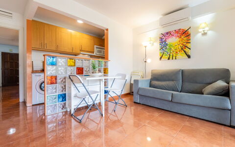 Mercuri: Sol, Sol, Design Intérieur, Meubles, Plafond, Pièce, Appartement, Parquet, Salon, Chaise