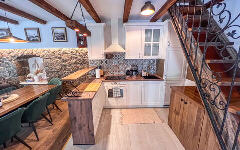 Vila Jurja: Bois, Sol, Design Intérieur, Meubles, Sol, Parquet, Comptoir, Domicile, Cuisine, Cabinetry
