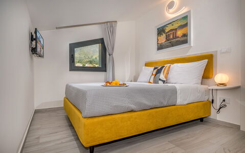 Attico Sea View: Chambre, Lit, Domicile, Appartement, Oreiller, Literie, Pièce, Cadre De Lit, Drap De Lit, Throw Pillow