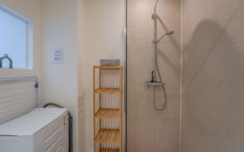 Sea of Tranquility with Terrace: Mur, Sol, Sol, Design Intérieur, Luminaire Plomberie, Salle De Bains, Plafond, Pièce, Plomberie, Tete De Douche