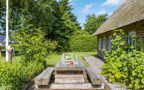 Tuki - 10Km from the Sea: Biens, Ferme