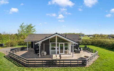 Asgard - 800M to the Fjord: Toit, Maison, Domicile, Chalet, Porte, Siding, Plate-Forme, Porche, Planche, Dur