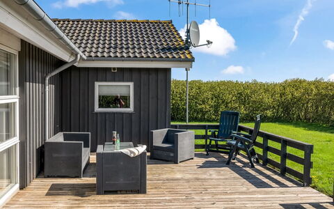 Asgard - 800M to the Fjord: Toit, Maison, Domicile, Chalet, Porte, Siding, Plate-Forme, Porche, Planche, Dur