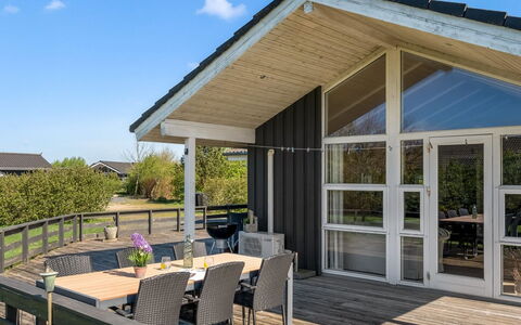 Asgard - 800M to the Fjord: Toit, Maison, Domicile, Chalet, Porte, Siding, Plate-Forme, Porche, Planche, Dur