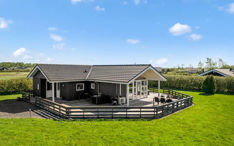 Asgard - 800M to the Fjord: Toit, Maison, Domicile, Chalet, Porte, Siding, Plate-Forme, Porche, Planche, Dur