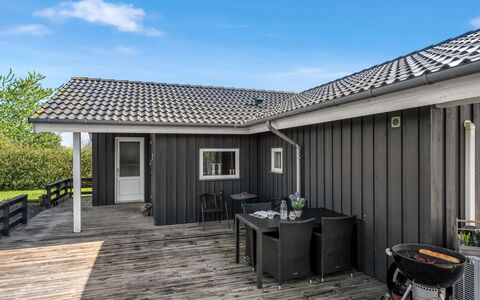 Asgard - 800M to the Fjord: Toit, Maison, Domicile, Chalet, Porte, Siding, Plate-Forme, Porche, Planche, Dur