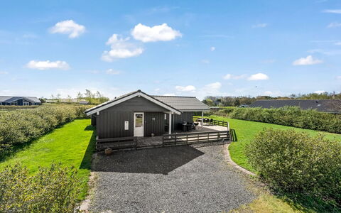 Asgard - 800M to the Fjord: Toit, Maison, Domicile, Chalet, Porte, Siding, Plate-Forme, Porche, Planche, Dur