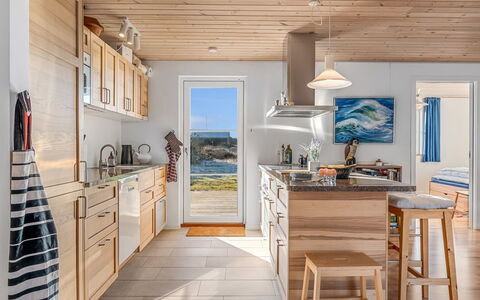 Kaapo - 300M from the Sea: Meubles, Sol, Cuisine, Bois, Appareil De Cuisine, Sol, Comptoir, Design Intérieur, Parquet, Cabinetry
