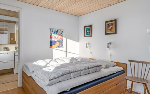 Kaapo - 300M from the Sea: Meubles, Chambre, Design Intérieur, Bois, Lit, Sol, Sol, Plafond, Pièce, Drap De Lit