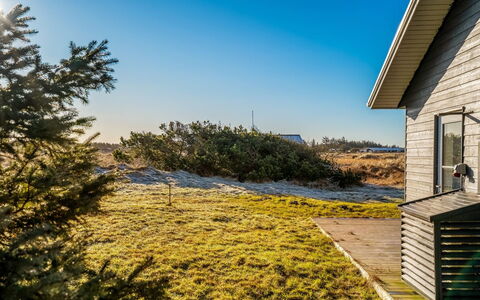 Kaapo - 300M from the Sea: Ciel, Bleu, Herbe, Végétation, Arbuste, Paysage, Maison, Lot Terre, Communauté Des Plantes