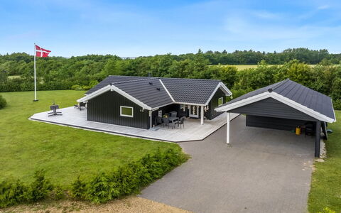 Antero - 500M to the Fjord: Maison, Domicile, Toit, Chalet, Biens, Aménagement Paysager, Batiments Jardin, Siding, Ferme