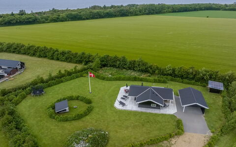 Antero - 500M to the Fjord: Maison, Domicile, Toit, Chalet, Biens, Aménagement Paysager, Batiments Jardin, Siding, Ferme