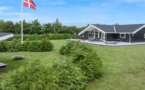 Antero - 500M to the Fjord: Maison, Domicile, Toit, Chalet, Biens, Aménagement Paysager, Batiments Jardin, Siding, Ferme