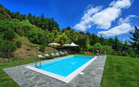 Villa Portole Due: Piscine, Loisir, Recours, Eco Hôtel, Jardin, Aménagement Paysager, Caractéristique De L'Eau, Thermes, Mobilier De Jardin, Dalle