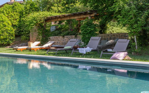 Casale le Fonti: Piscine, Mobilier De Jardin, Jardin, Balancelle, Recours, Ombre, Eco Hôtel, Arrière-Cour, Loisir, Aménagement Paysager