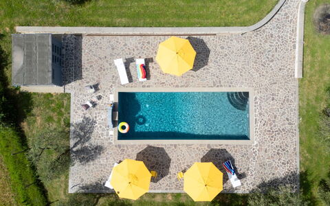 Il Querceto: Piscine, Jardin, Loisir, Caractéristique De L'Eau, Aménagement Paysager, Arrière-Cour, Pelouse, Recours, Cour, Mobilier De Jardin