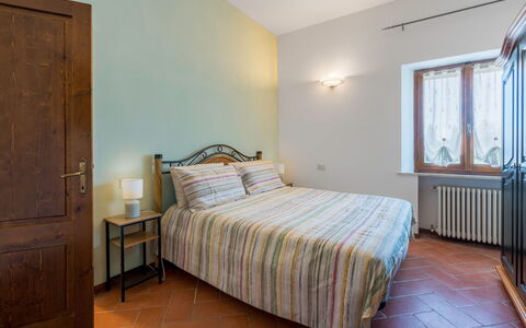 Agriturismo Agresto Apartments And Cottage, Pool,: Design Intérieur, Mur, Meubles, Bois, Sol, Plafond, Pièce, Sol, Chambre, Lit
