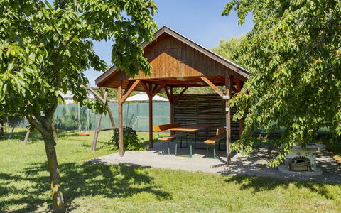 Gyula: Ombre, Jardin, Pelouse, Structure En Plein Air, Batiments Jardin, Parc, Cour, Pavillon, Arrière-Cour, Aménagement Paysager