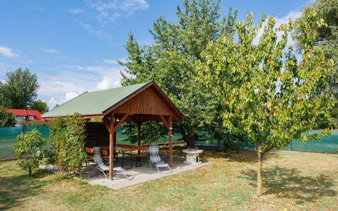 Gyula: Chaîne De Montagnes, Colline, Maison, Toit, Station De Montagne, Vallée, Village, Chalet, Alpes, Crête