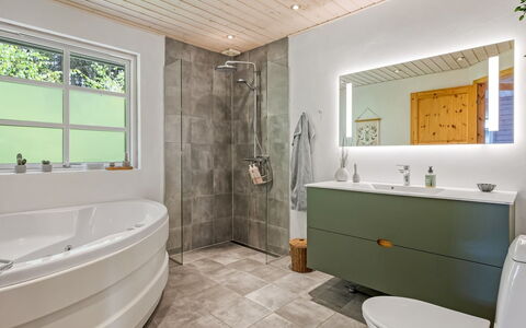 Iorund - 9Km from the Sea: Bois, Sol, Tache De Bois, Cabinetry, Comptoir, Cuisine, Luminaire Plomberie, Dur, Matériau Naturel, Évier