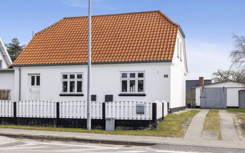 Afke - 700M from the Sea: Toit, Domicile, Porte, Chalet, Ombre, Siding, Cour, Biens, Arrière-Cour