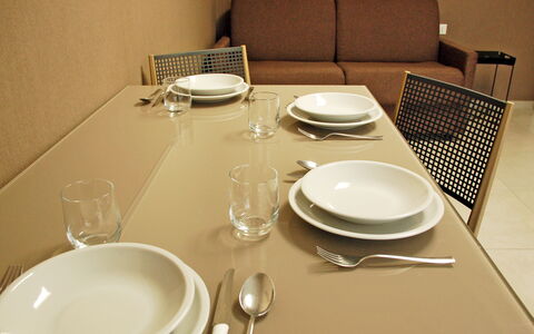 Marconi Seaside Residence, Pool, Wifi, Abruzzo: Meubles, Table, Vaisselle, Serveware, Table Cuisine Et Salle A Manger, Vaisselle, Chaise, Assiette, Salle À Manger