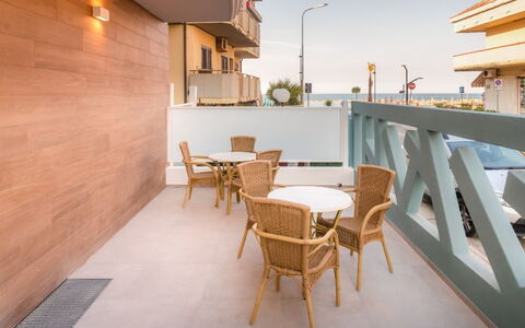 Residence Near The Sea - Abruzzo: Appartement, Balcon, Design Urbain, Condominium, Ombre, Hôtel