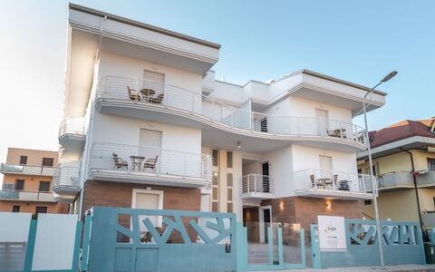 Residence Near The Sea - Abruzzo: Architecture, Balcon, Domicile, Composite, Appartement, Porte, Béton, Escaliers, Balustrade, Daylighting