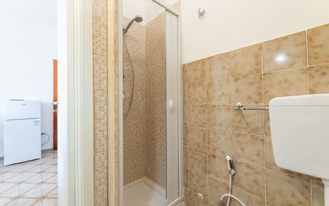 Sea View Apartment, Ac Gallipoli: Sol, Sol, Luminaire Plomberie, Design Intérieur, Plomberie, Pièce, Plafond, Toilette, Salle De Bains, Appartement