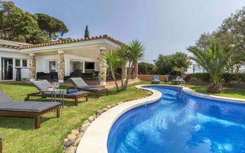 Guaita: Piscine, Recours, Mobilier De Jardin, Domicile, Biens, Eco Hôtel, Loisir, Hacienda, Villa, Hôtel