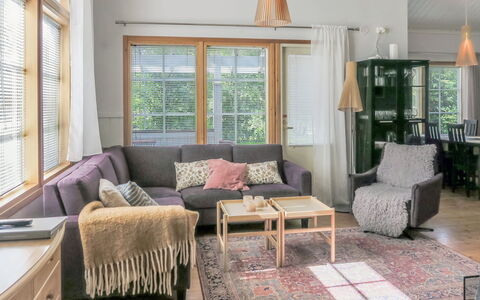 Katinkulma 1: Meubles, Design Intérieur, Sol, Sol, Parquet, Canapé, Bois, Salon, Plafond, Pièce