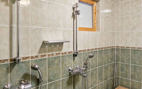Katinkulma 2: Mur, Sol, Luminaire Plomberie, Design Intérieur, Sol, Plomberie, Tuile, Tete De Douche, Salle De Bains, Pièce