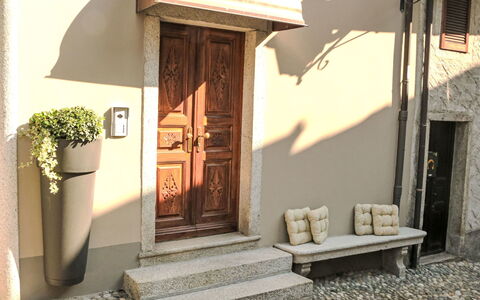 Mergozzo (Lago di Mergozzo) 230: Meubles, Mobilier De Jardin, Chaise, Jardin, Pot De Fleur, Patio, Tableau De Plein Air, Biens, Plante D'Appartement, Aménagement Paysager