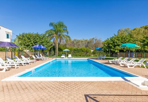 Beach Life Apartment In Boncore: Bleu, Piscine, Recours, Eco Hôtel, Ombre, Hôtel, Aménagement Paysager, Hacienda, Thermes