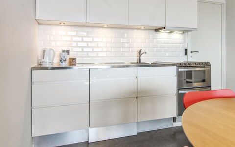 Mijat - 50M from the Sea: Sol, Cabinetry, Cuisine, Design Intérieur, Comptoir, Sol, Tiroir, Appareil De Cuisine, Meubles, Placard