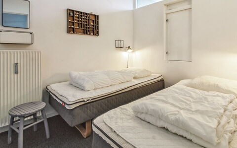 Mijat - 50M from the Sea: Lit, Chambre, Mur, Meubles, Drap De Lit, Design Intérieur, Literie, Sol, Sol, Plafond