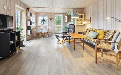 Uddi - 1.3Km from the Sea: Parquet, Sol, Bois, Design Intérieur, Sol, Domicile, Revêtement De Sol Stratifié, Meubles, Salon, Dur