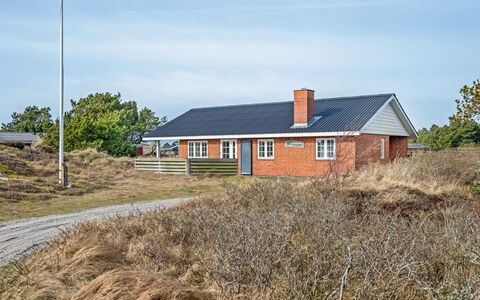Uddi - 1.3Km from the Sea: Ciel, Herbe, Maison, Toit, Domicile, Chalet, Zone Rurale, Lot Terre, Plaine, Pente