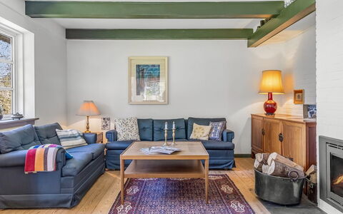 Ibbe - 3.5Km from the Sea: Meubles, Design Intérieur, Canapé, Sol, Sol, Mur, Salon, Bois, Plafond, Pièce