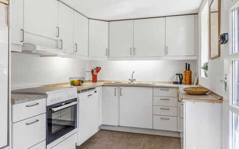 Ibbe - 3.5Km from the Sea: Cuisine, Appareil De Cuisine, Comptoir, Principaux Appliance, Sol, Design Intérieur, Cabinetry, Meubles, Évier, Sol