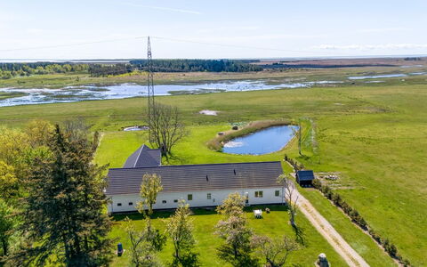 Kora - 2Km from the Sea: Siding, Daylighting