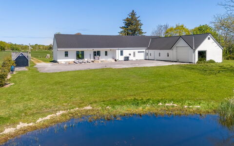 Kora - 2Km from the Sea: Bois, Domicile, Porche, Plate-Forme, Dur, Toit, Tache De Bois, Parquet, Eco Hôtel