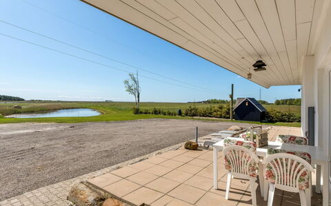 Kora - 2Km from the Sea: Bois, Domicile, Porche, Plate-Forme, Dur, Toit, Tache De Bois, Parquet, Eco Hôtel