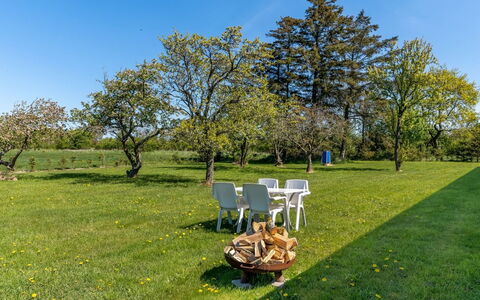 Kora - 2Km from the Sea: Bois, Domicile, Porche, Plate-Forme, Dur, Toit, Tache De Bois, Parquet, Eco Hôtel