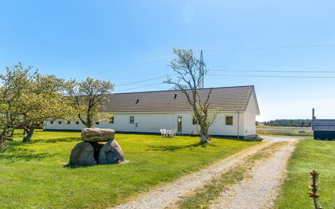 Kora - 2Km from the Sea: Bois, Domicile, Porche, Plate-Forme, Dur, Toit, Tache De Bois, Parquet, Eco Hôtel